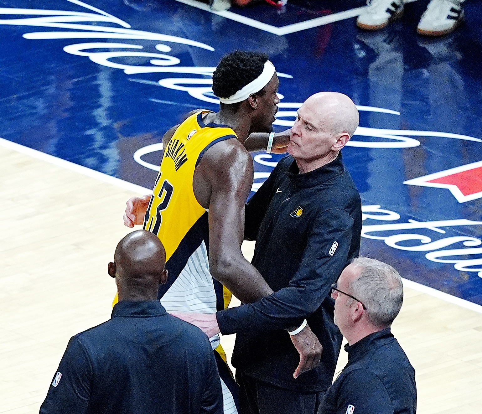 开云官方平台-NBA彩经：步行者击退骑士 热火力拼森林狼 湖人难胜鹈鹕